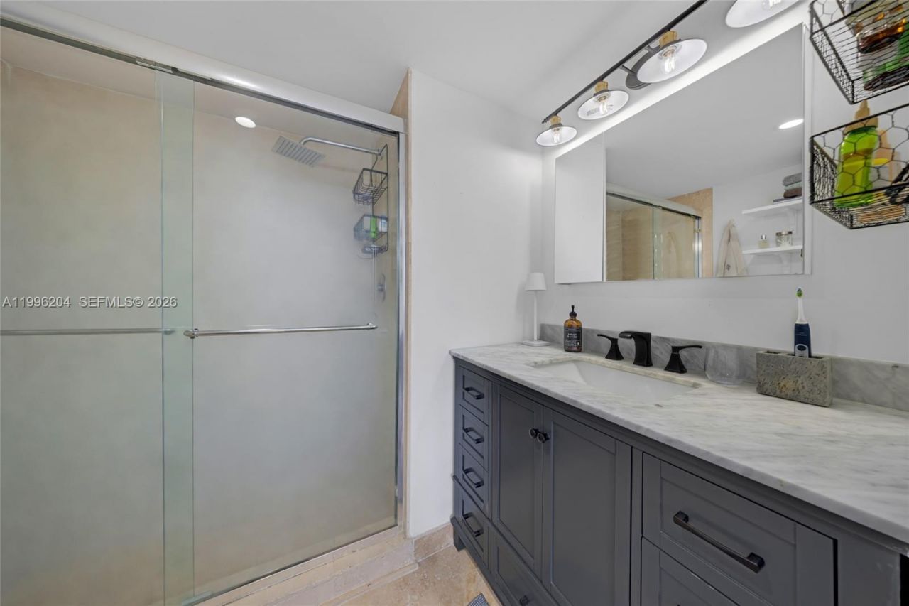 1621 Bay Rd , Unit 802, Miami Beach, FL 33139 Photo