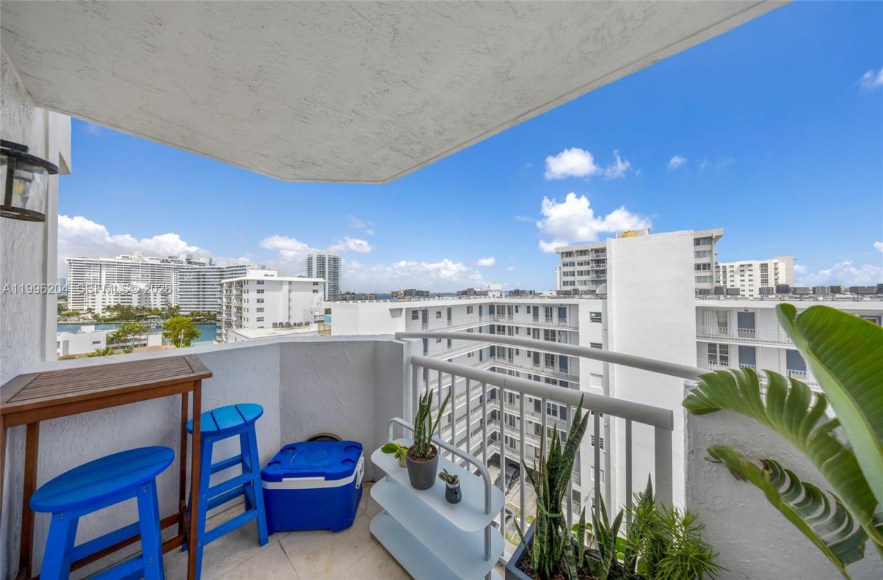 1621 Bay Rd , Unit 802, Miami Beach, FL 33139 Photo