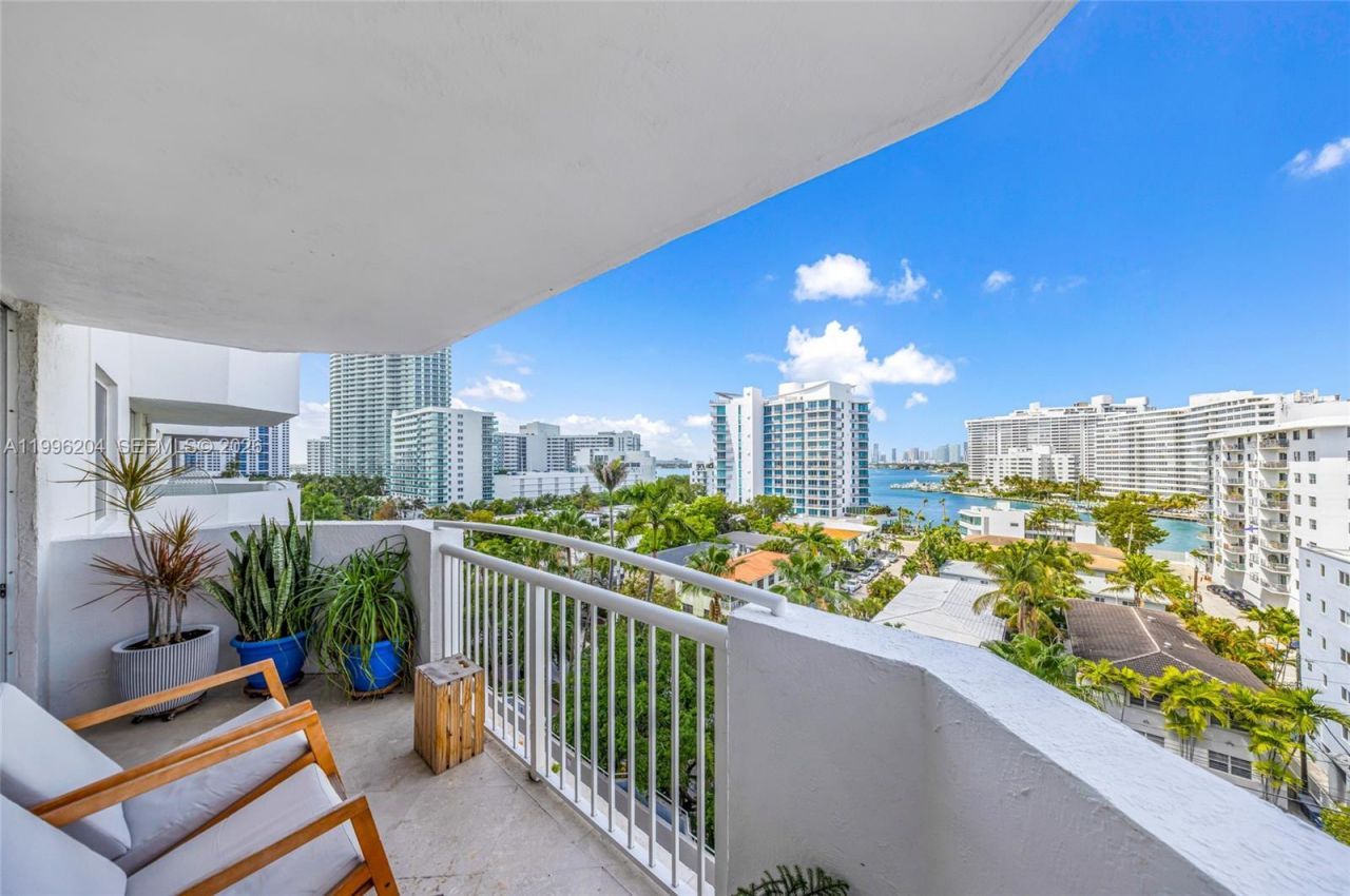 1621 Bay Rd , Unit 802, Miami Beach, FL 33139 Photo