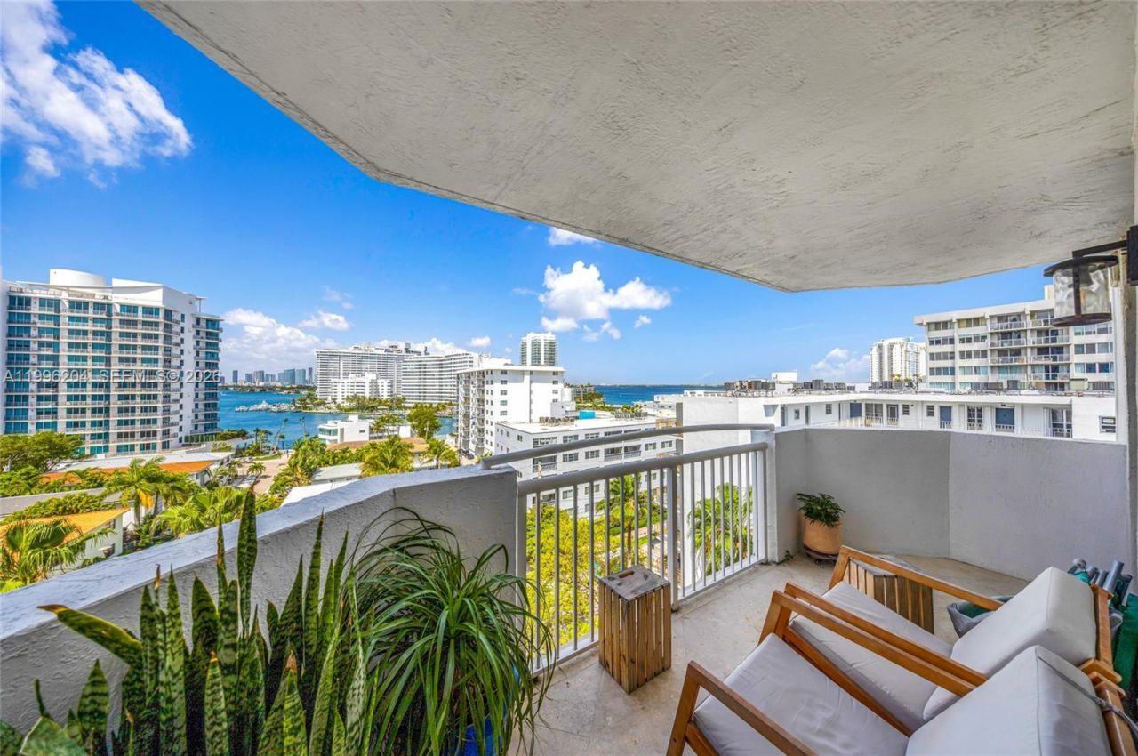 1621 Bay Rd, Unit 802, Miami Beach, FL 33139 Photo