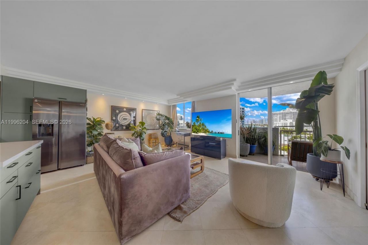 1621 Bay Rd, Unit 802, Miami Beach, FL 33139 Photo