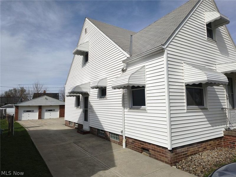 6010 Allanwood Drive , Parma, OH 44129 Photo 2