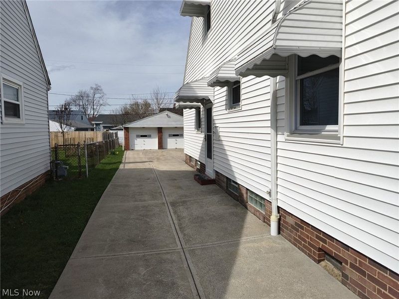 6010 Allanwood Drive , Parma, OH 44129 Photo 3