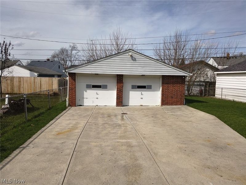 6010 Allanwood Drive , Parma, OH 44129 Photo 4