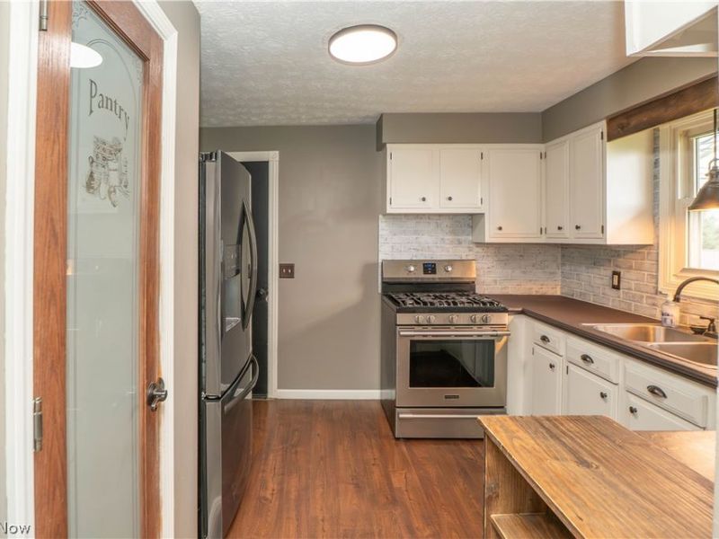 10288 Hunting Hills Avenue NE, Hartville, OH 44632 Photo 10