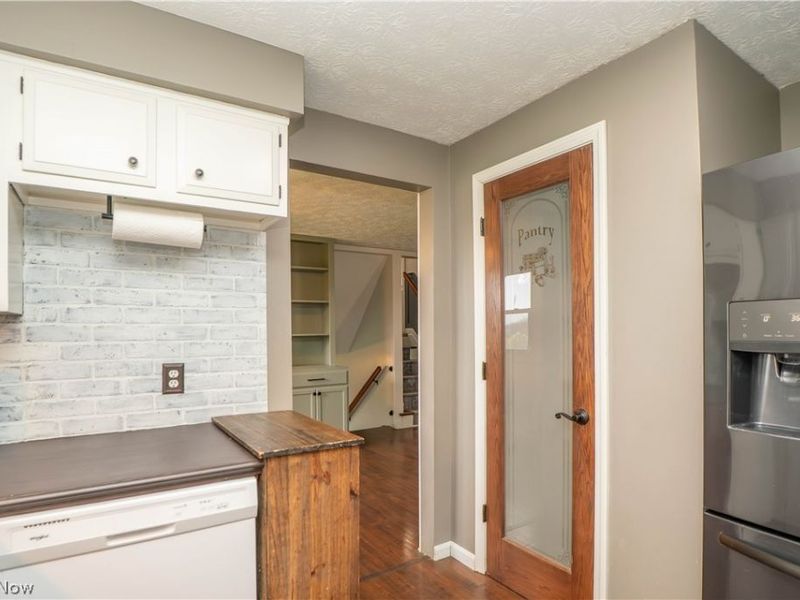 10288 Hunting Hills Avenue NE, Hartville, OH 44632 Photo 13