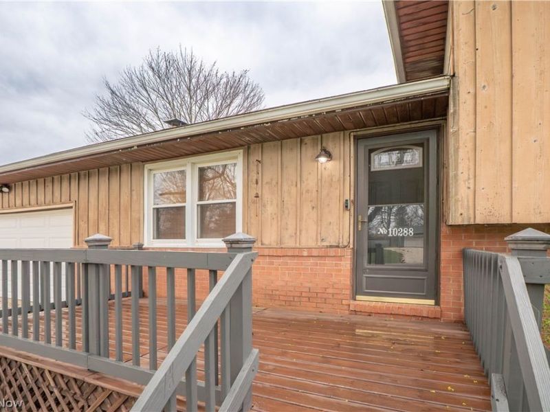 10288 Hunting Hills Avenue NE, Hartville, OH 44632 Photo 2