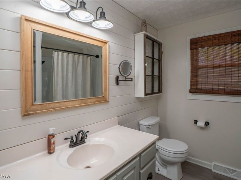 10288 Hunting Hills Avenue NE, Hartville, OH 44632 Photo 20