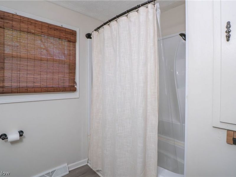 10288 Hunting Hills Avenue NE, Hartville, OH 44632 Photo 21