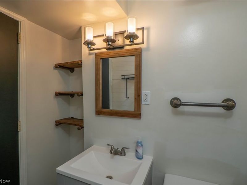 10288 Hunting Hills Avenue NE, Hartville, OH 44632 Photo 28