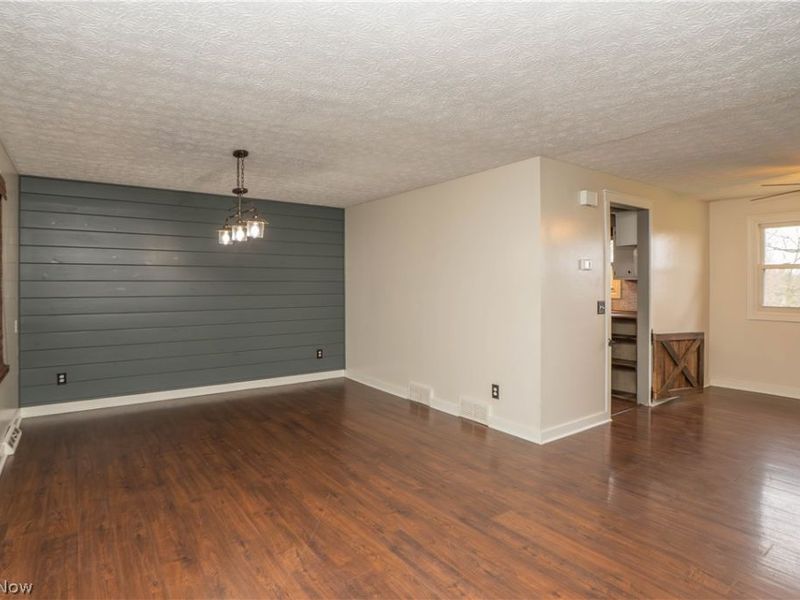 10288 Hunting Hills Avenue NE, Hartville, OH 44632 Photo 3