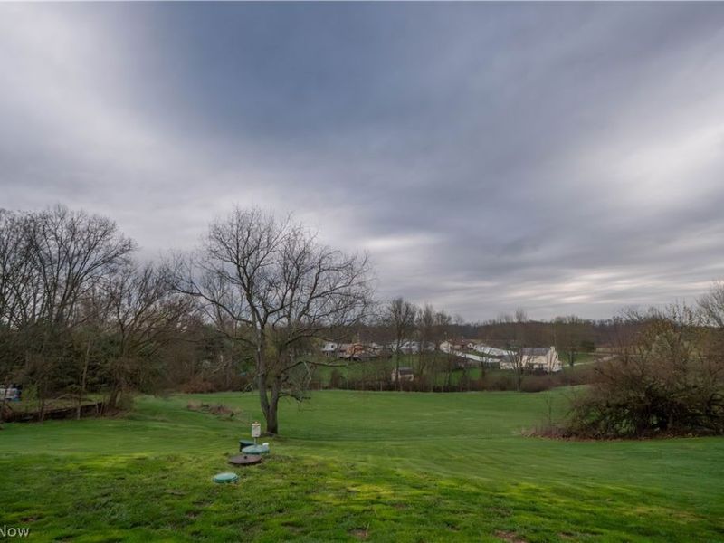 10288 Hunting Hills Avenue NE, Hartville, OH 44632 Photo 32