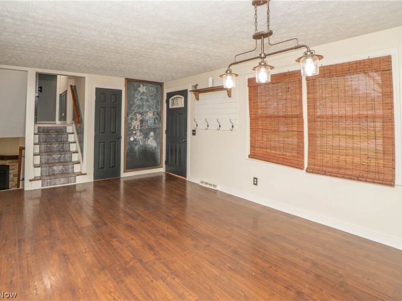 10288 Hunting Hills Avenue NE, Hartville, OH 44632 Photo 5