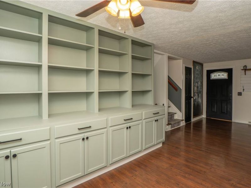 10288 Hunting Hills Avenue NE, Hartville, OH 44632 Photo 8