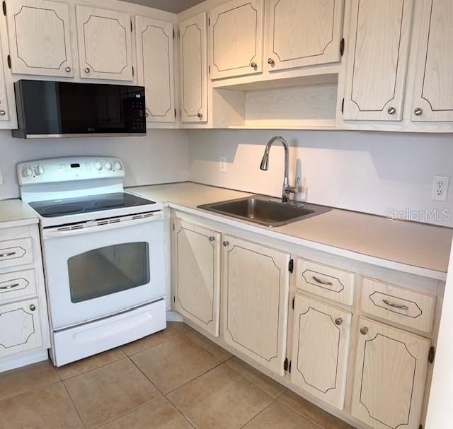 201 Kings Boulevard, Unit 19, Sun City Center, FL 33573 Photo