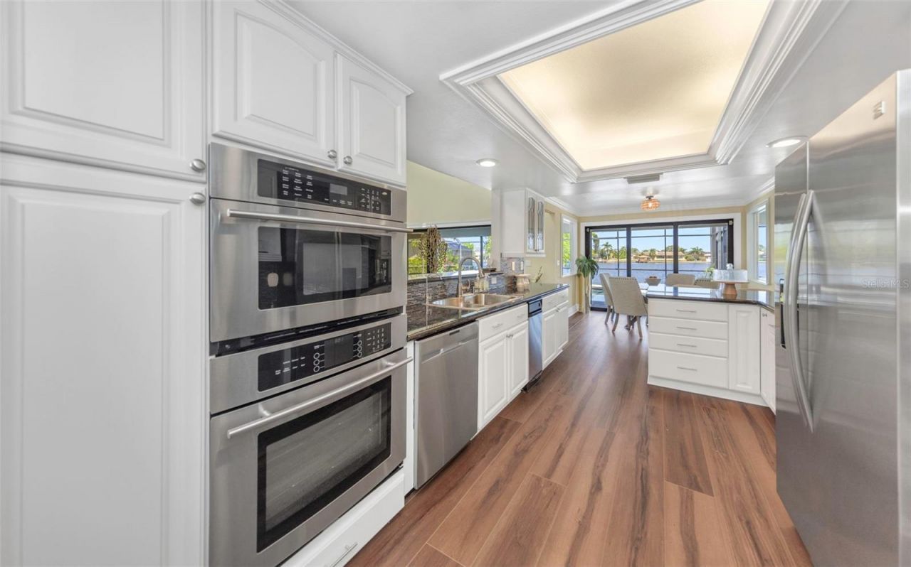 9821 Bay Island Drive, Tampa, FL 33615 Photo