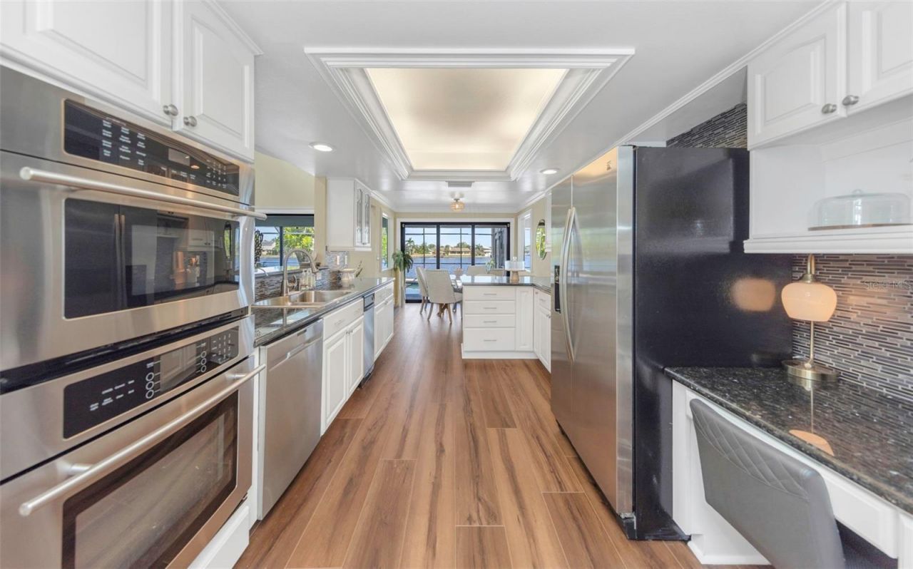 9821 Bay Island Drive, Tampa, FL 33615 Photo