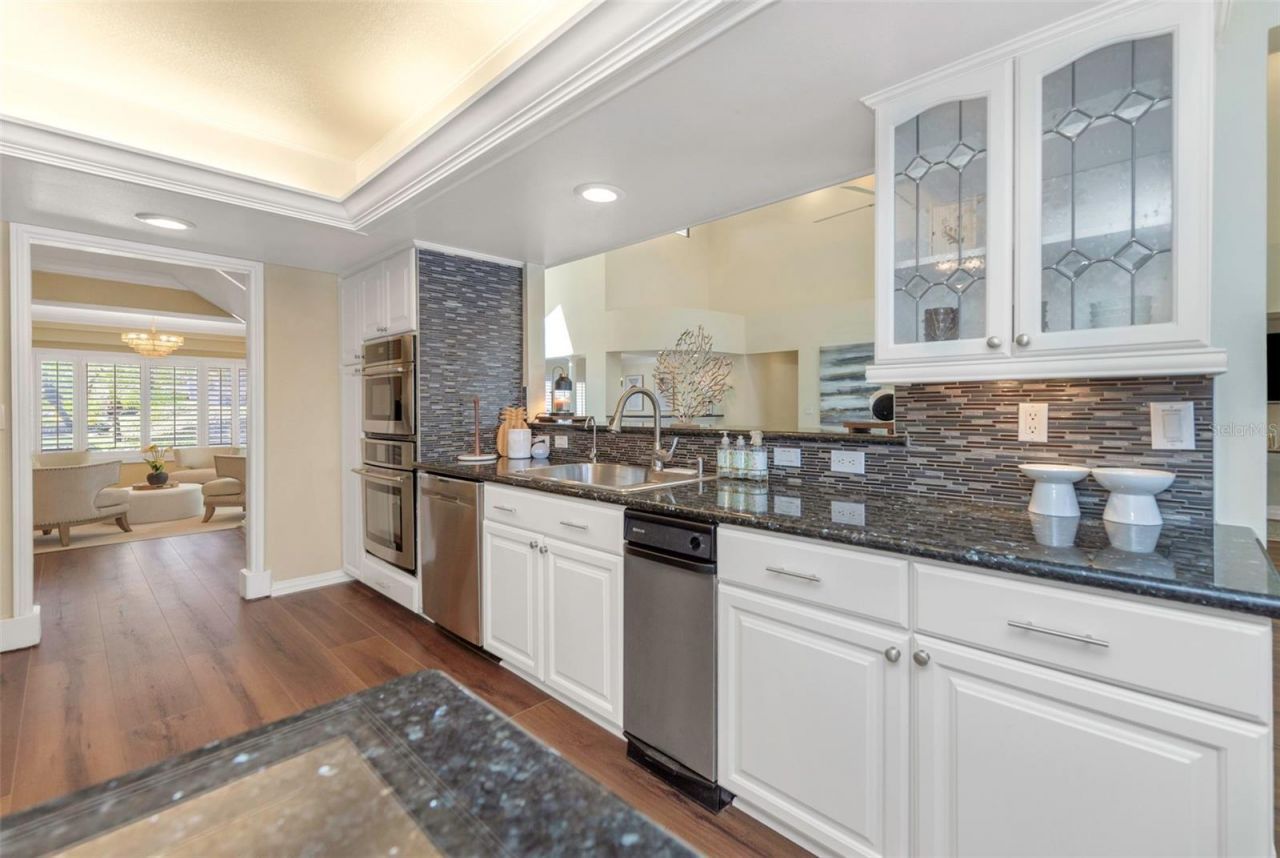 9821 Bay Island Drive, Tampa, FL 33615 Photo