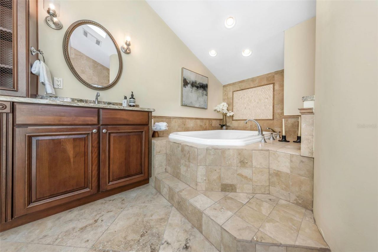 9821 Bay Island Drive, Tampa, FL 33615 Photo