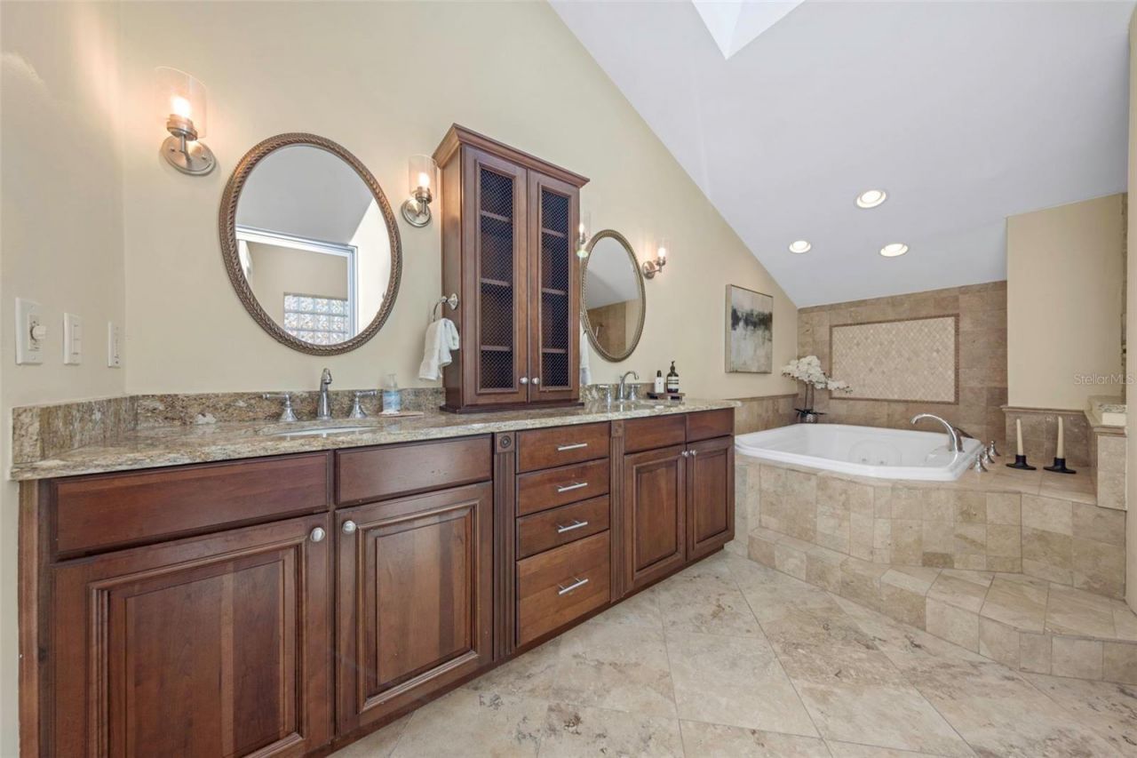 9821 Bay Island Drive, Tampa, FL 33615 Photo