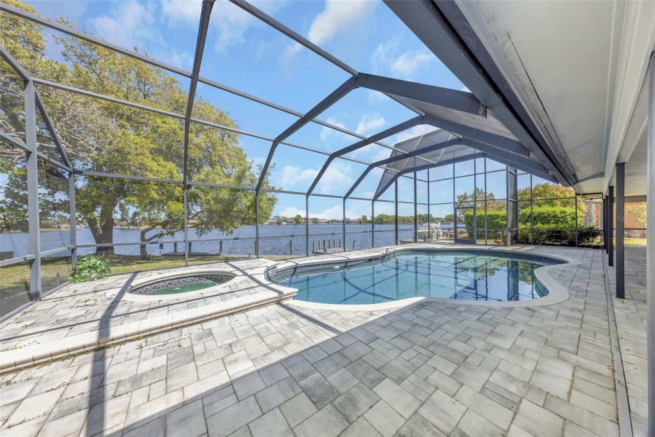 9821 Bay Island Drive, Tampa, FL 33615 Photo