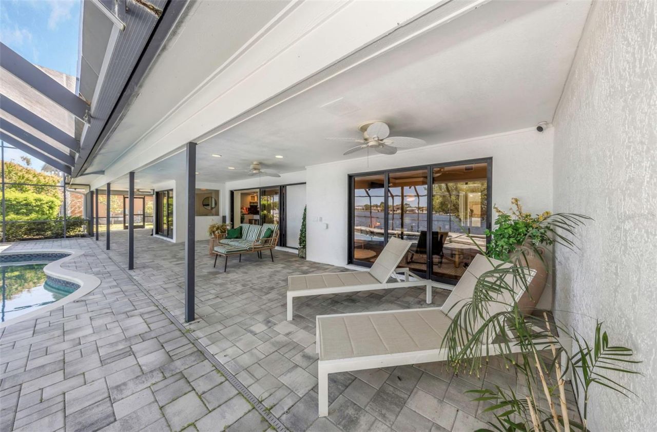 9821 Bay Island Drive, Tampa, FL 33615 Photo