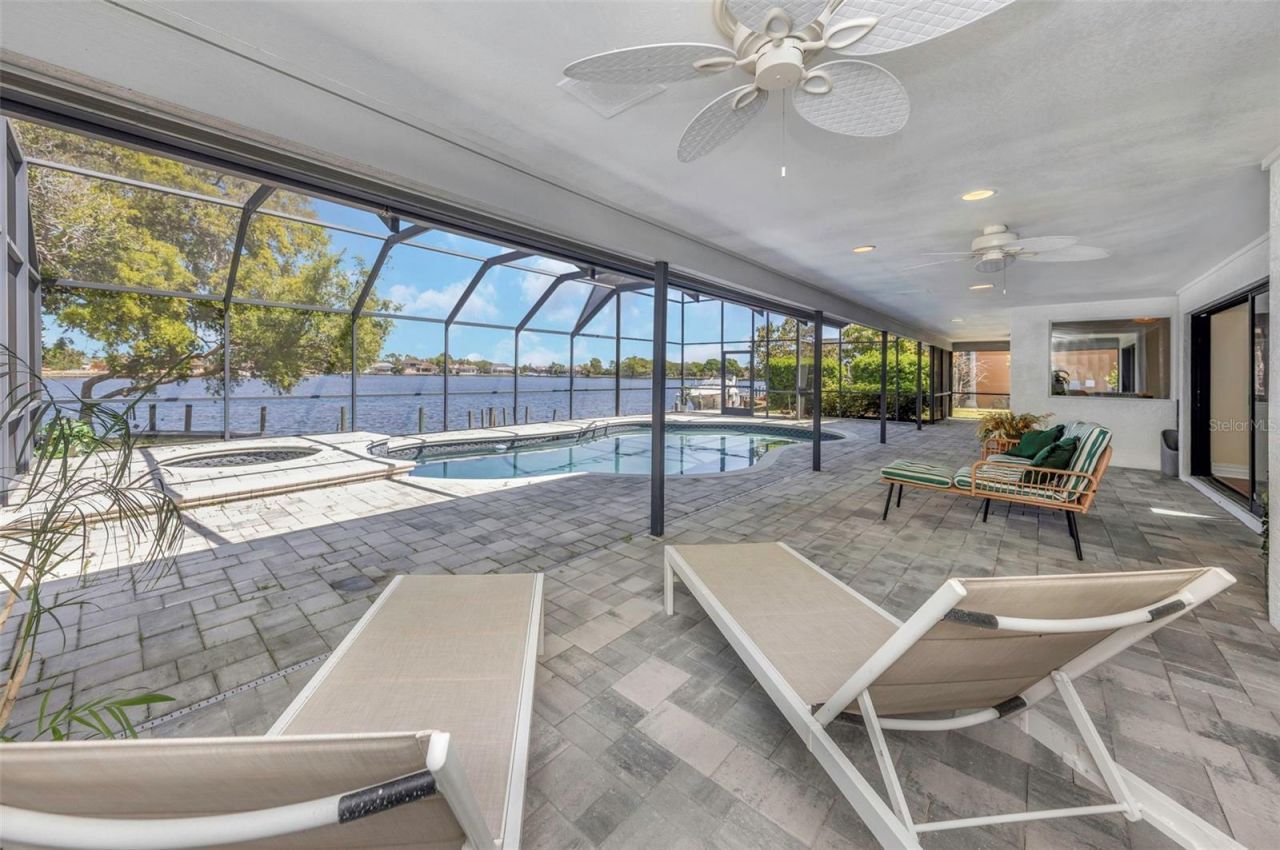 9821 Bay Island Drive, Tampa, FL 33615 Photo