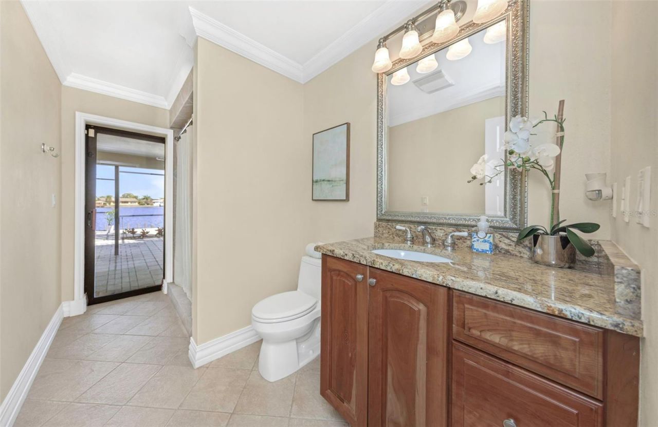 9821 Bay Island Drive, Tampa, FL 33615 Photo