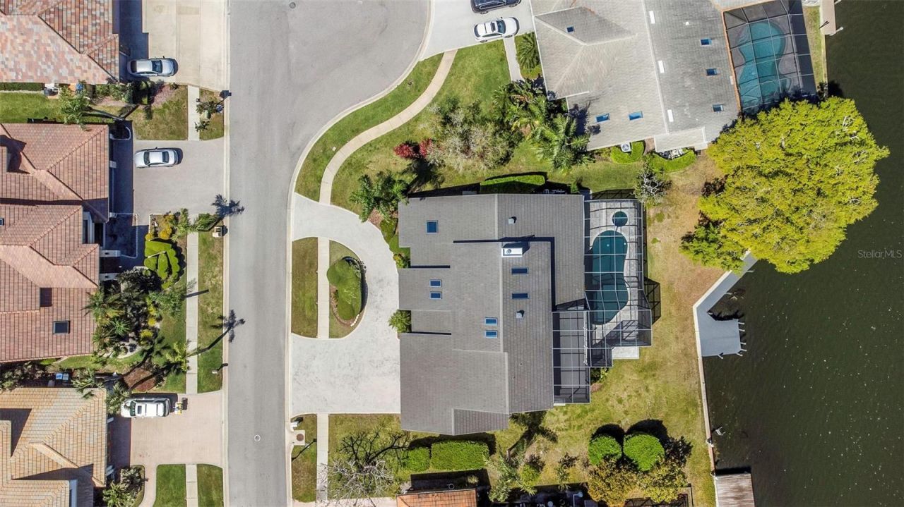 9821 Bay Island Drive, Tampa, FL 33615 Photo