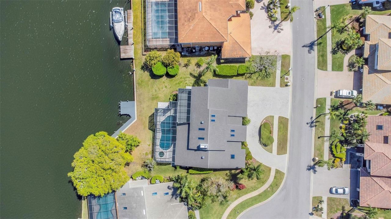 9821 Bay Island Drive, Tampa, FL 33615 Photo