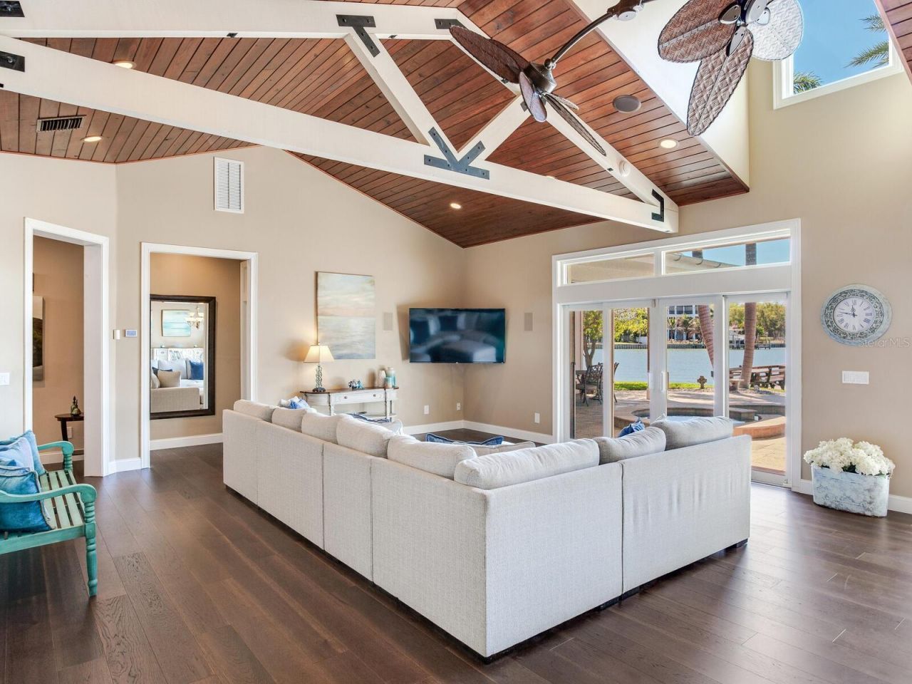 31 N Pine Circle, Belleair, FL 33756 Photo