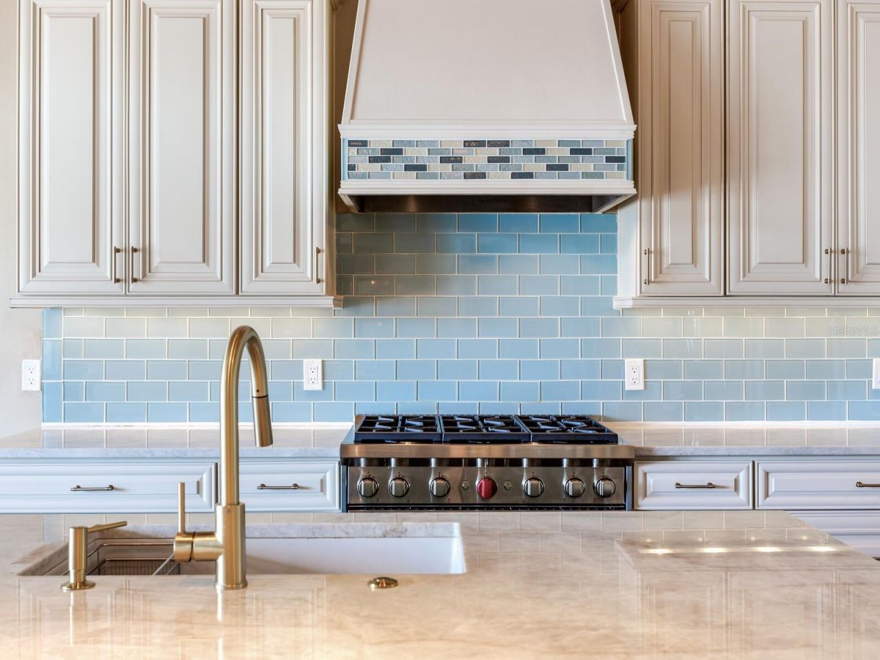 31 N Pine Circle, Belleair, FL 33756 Photo