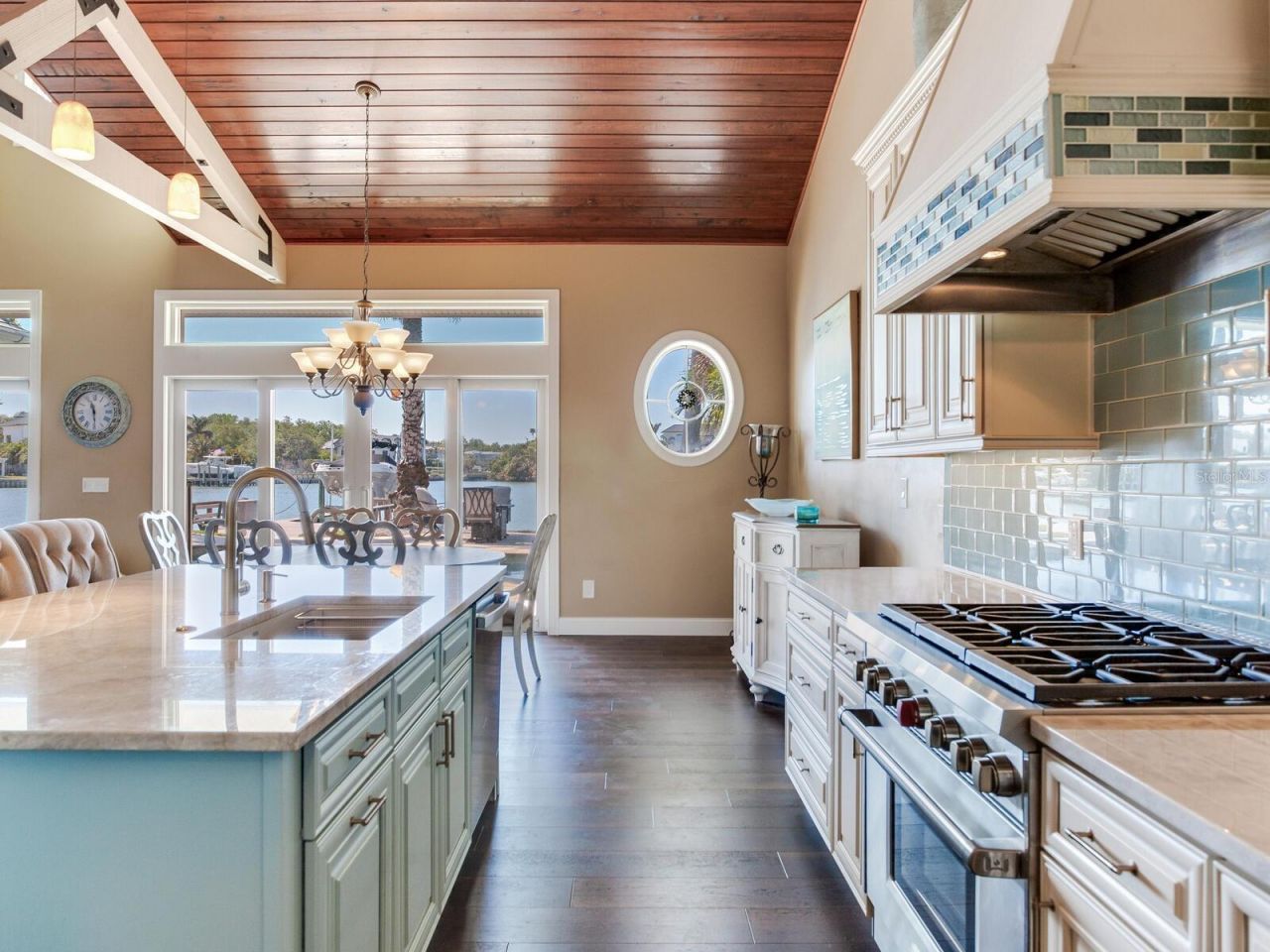 31 N Pine Circle, Belleair, FL 33756 Photo