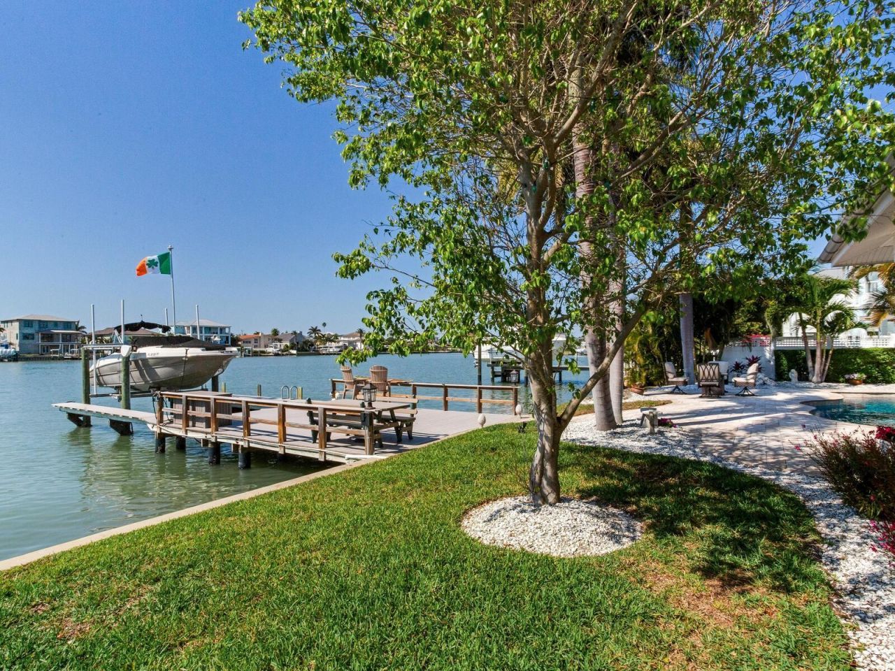 31 N Pine Circle, Belleair, FL 33756 Photo