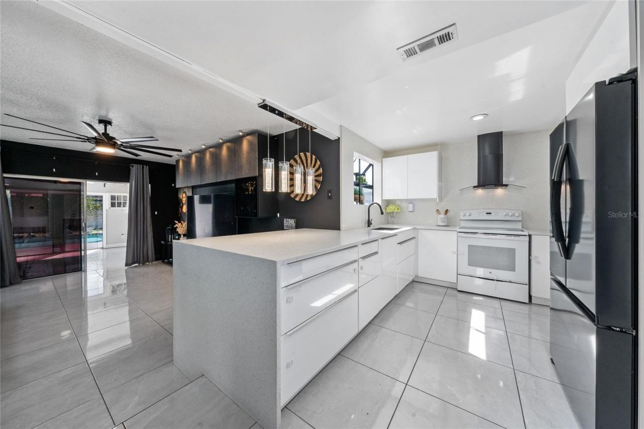 211 S Shadow Bay Drive, Orlando, FL 32825 Photo