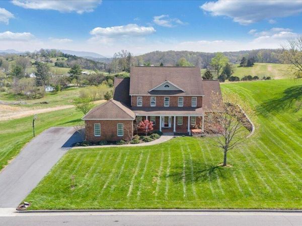 220 Settlers RD , Fincastle, VA 24090