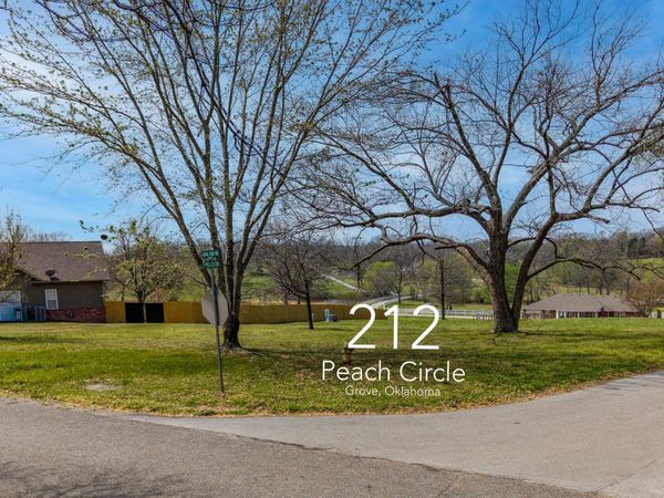 212 Peach Circle , Grove, OK 74344