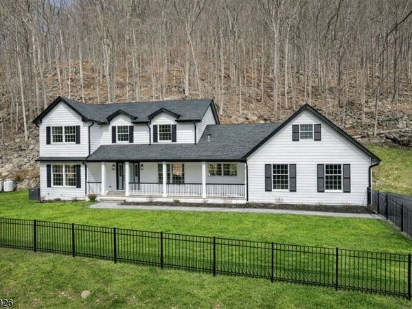 146 Rockaway Rd, Tewksbury, NJ 08833