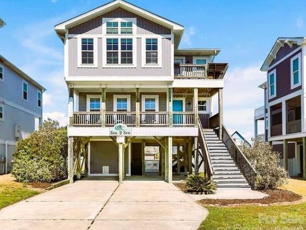 118 W Dolphin Drive, Oak Island, NC 28465
