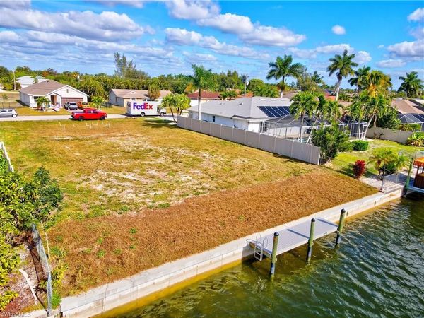 132 SE 24th ST , CAPE CORAL, FL 33990