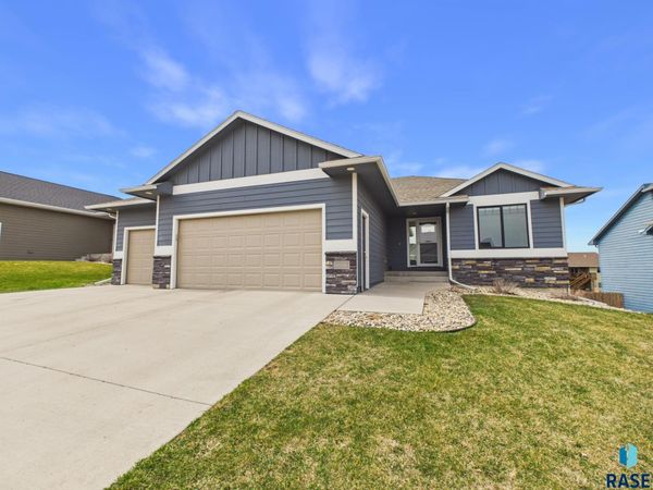 1013 N Archer Dr, Sioux Falls, SD 57103