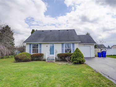 42 Woodstock Lane, Brockport, NY 14420