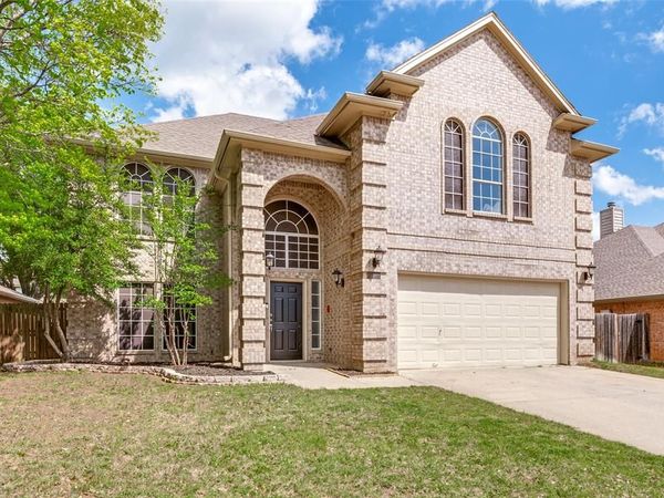 6215 Kingswood Drive, Arlington, TX 76001