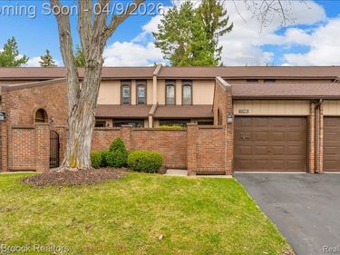 1175 Kirts Boulevard, Troy, MI 48084