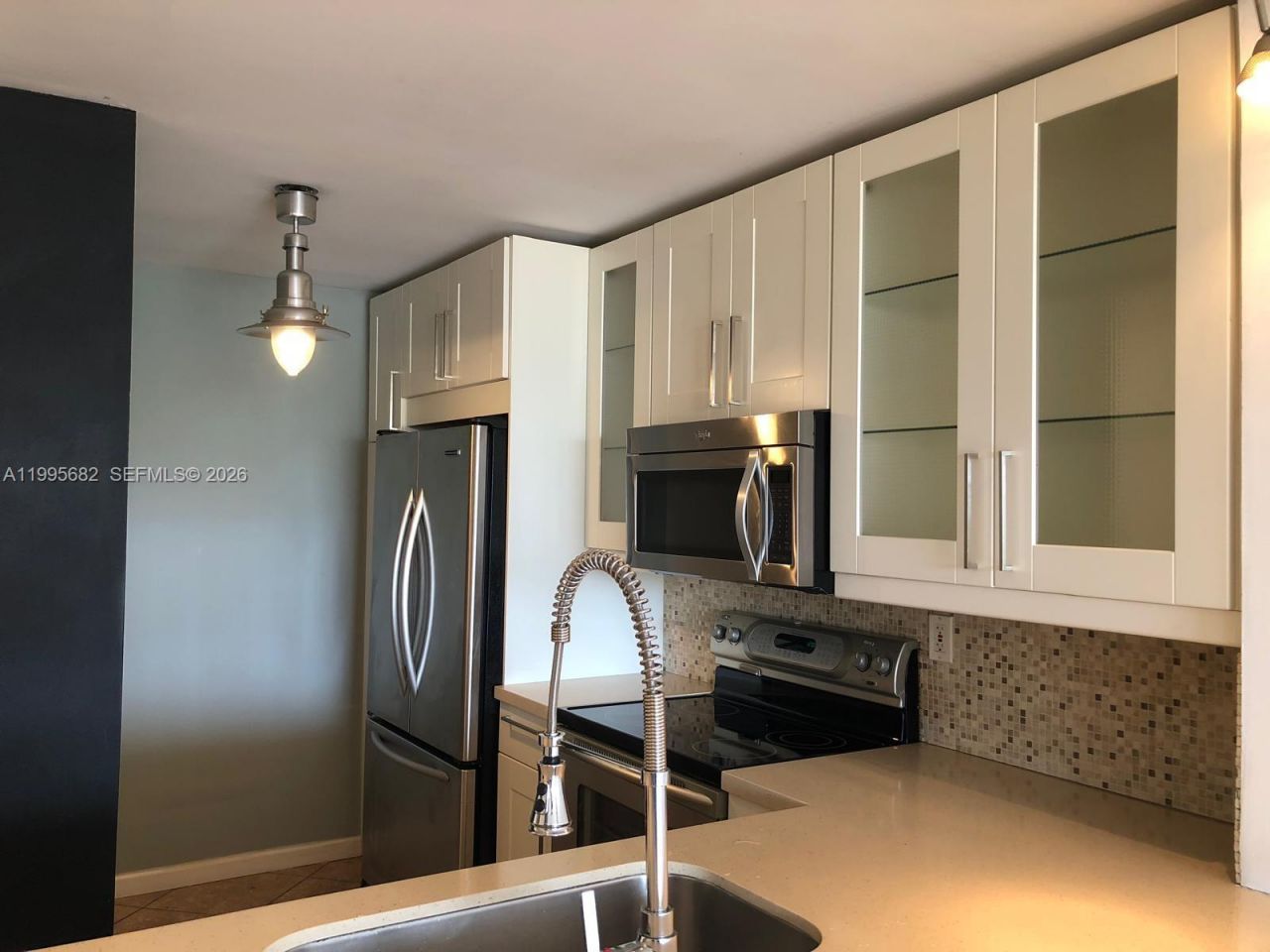 1401 Bay Rd , Unit 412, Miami Beach, FL 33139 Photo