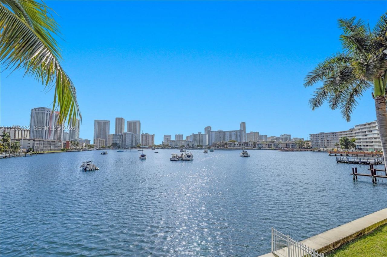 462 Golden Isles Dr , Unit 210, Hallandale Beach, FL 33009 Photo