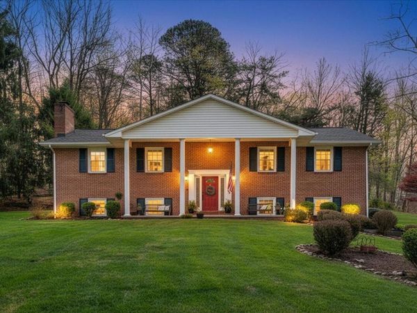 3 Pineview DR, Radford, VA 24141