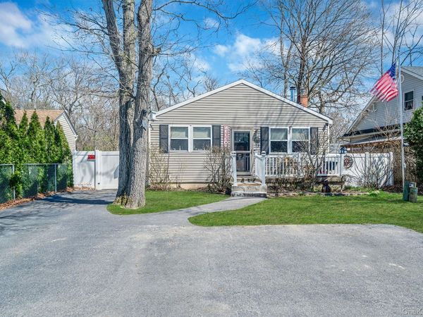 73 Wendy Drive , Farmingville, NY 11738