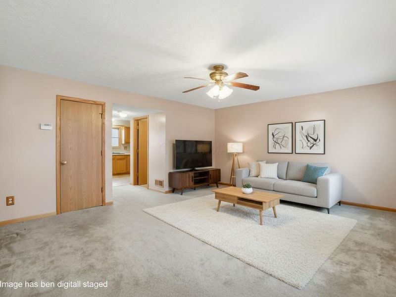 376 Galloway Ridge Drive, Galloway, OH 43119 Photo 2