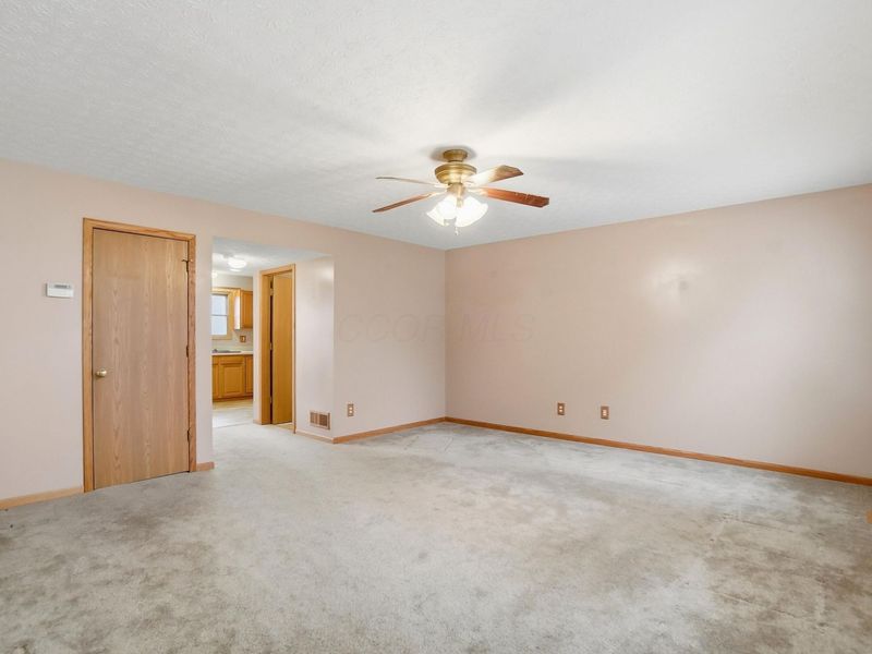 376 Galloway Ridge Drive, Galloway, OH 43119 Photo 3